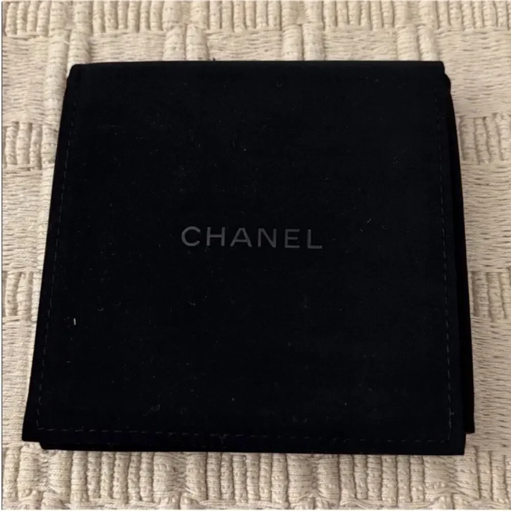 CHANEL Pearl & Denim Blue CC Heart Bracelet - Picture 4 of 13